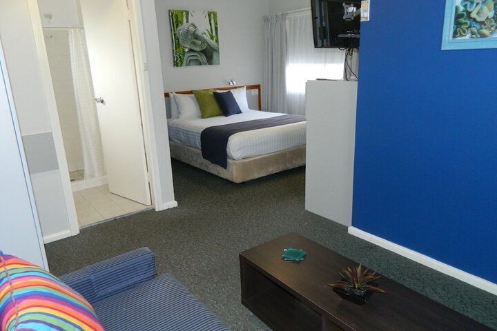 Room 3 of 37