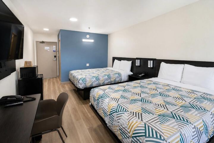 Room 33 of 46