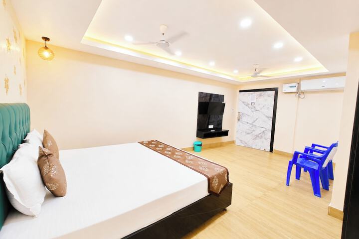 Room 4 of 13