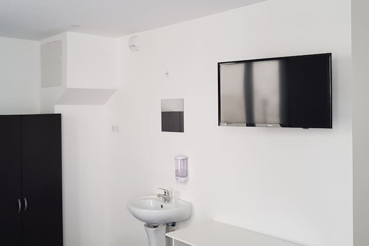 Room 9 of 13