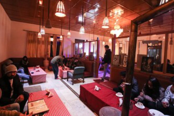 Dining 18 of 27