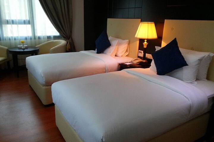 Room 10 of 62