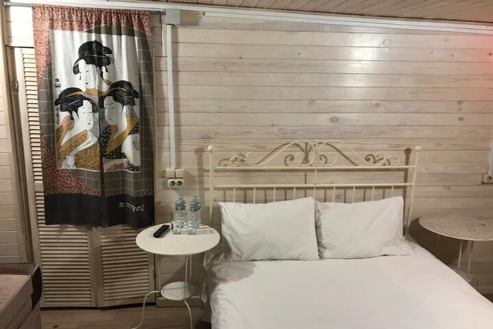 Room 33 of 47