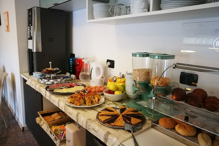 Breakfast/Coffee Service 25 of 34