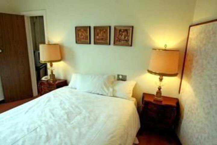 Room 5 of 7