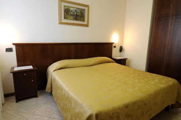 Room 3 of 18
