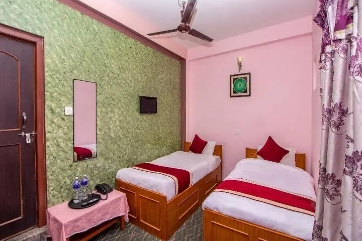 Room 5 of 12