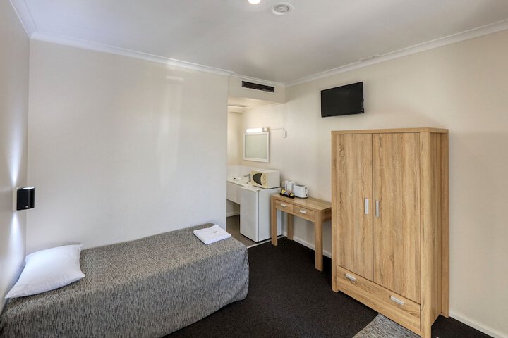 Room 3 of 22