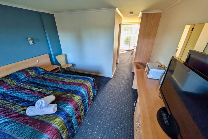 Room 11 of 32