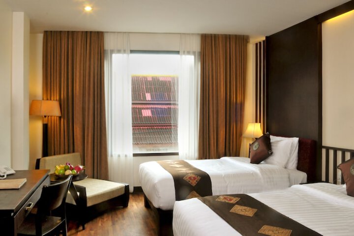 Room 4 of 61