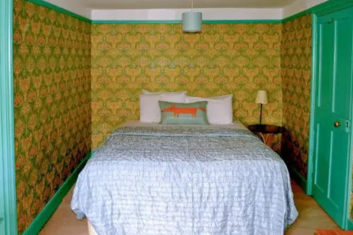 Room 3 of 10