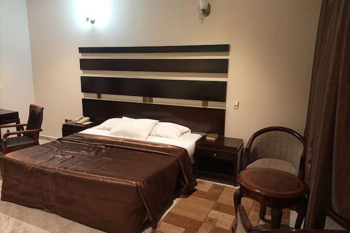Room 6 of 65