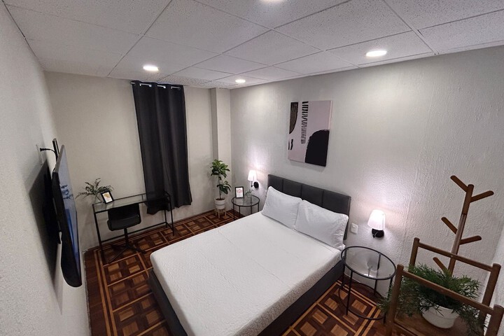 Room 10 of 48