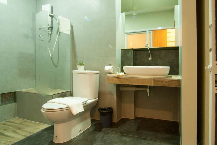 Room 20 of 33