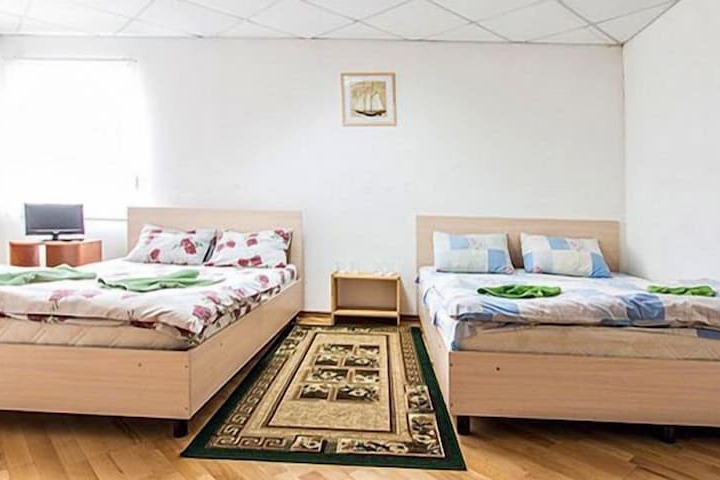 Room 2 of 42