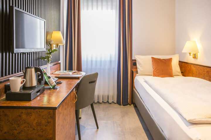 Room 3 of 48