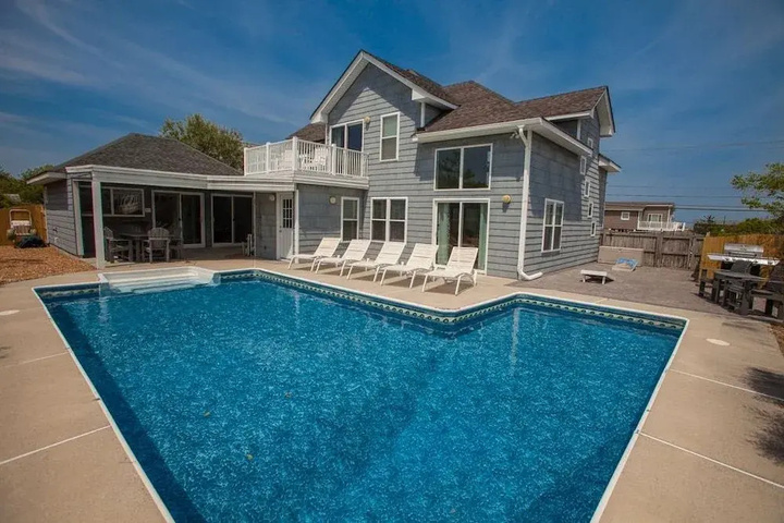 Pool 18 of 26