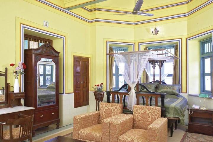 Room 5 of 40