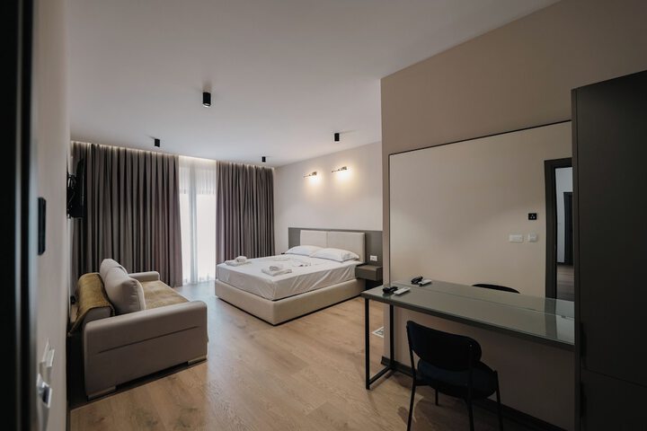 Room 3 of 37