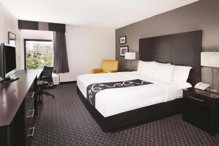 1 King Bed (7 of 9)
