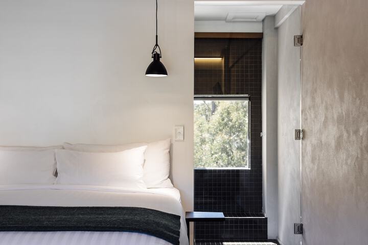Room 13 of 32