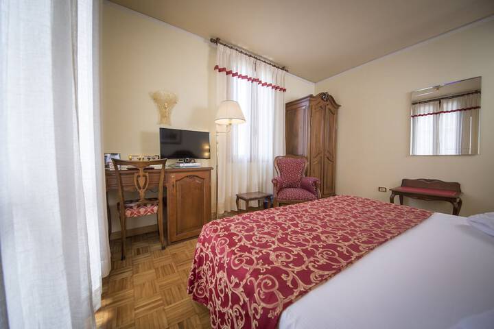 Room 5 of 73