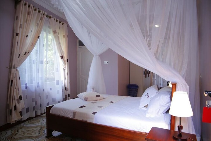 Room 4 of 32