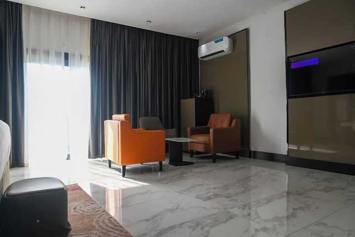 Room 15 of 63