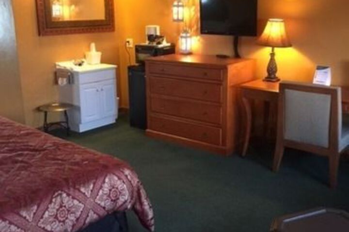 Room 4 of 16