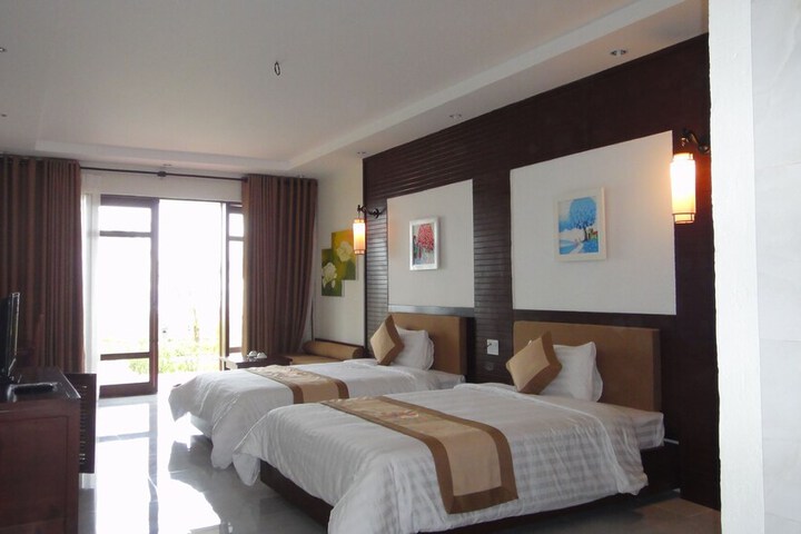 Room 2 of 25