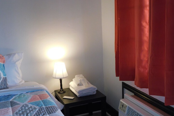 Room 14 of 27