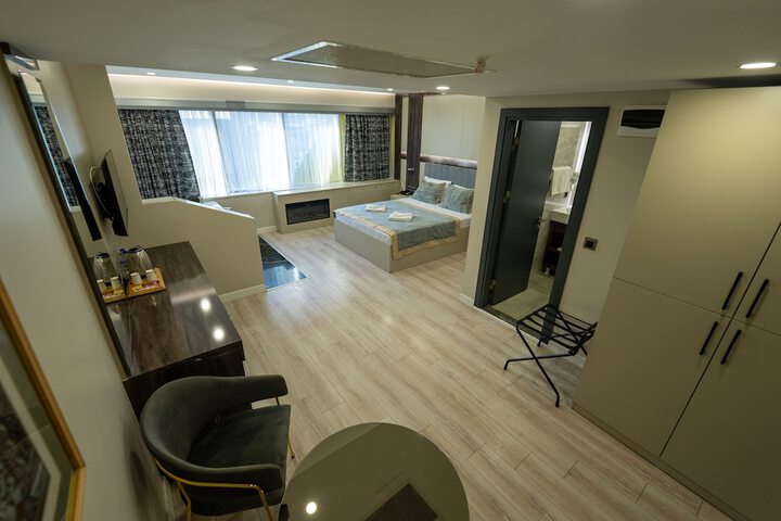 Room 27 of 48