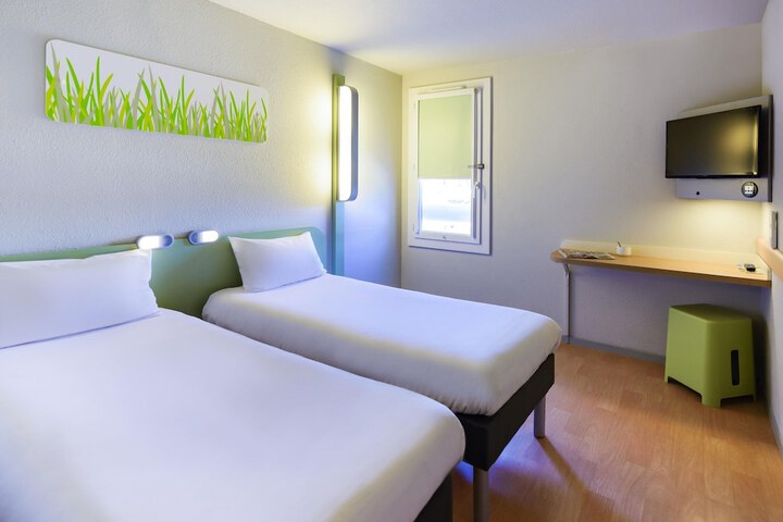 Room 9 of 40