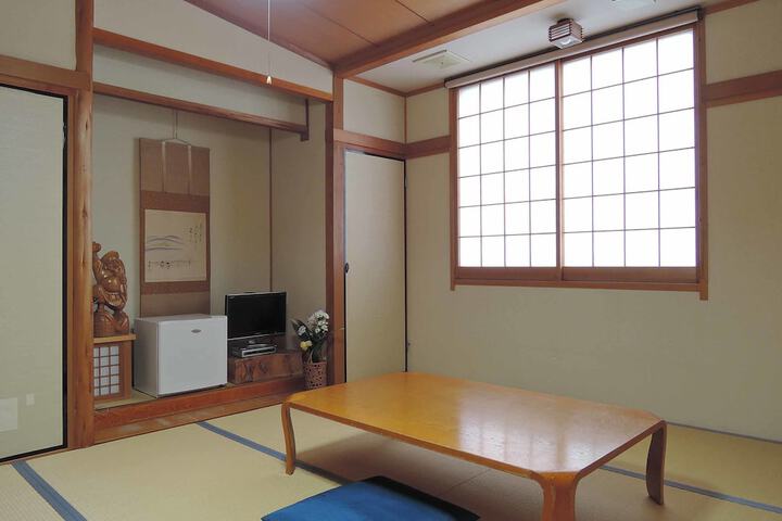 Room 10 of 48
