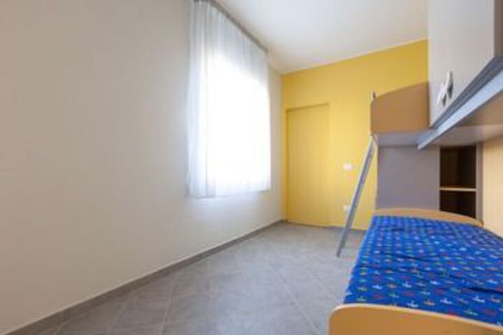 Room 12 of 20