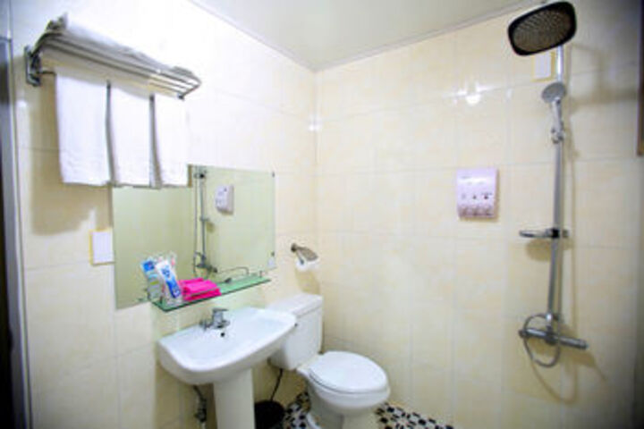 Room 4 of 18