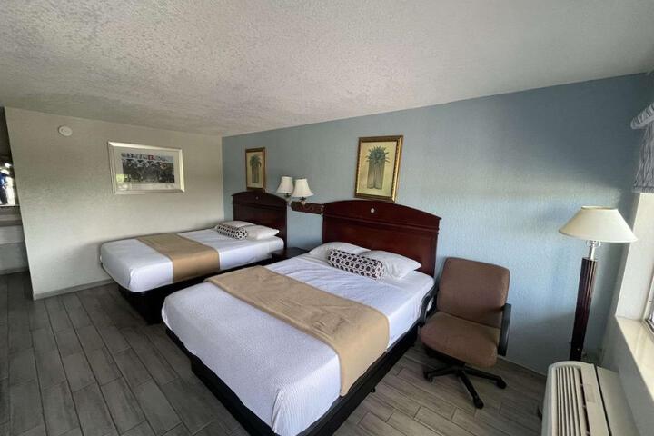 2 Queen Beds (1 of 5)