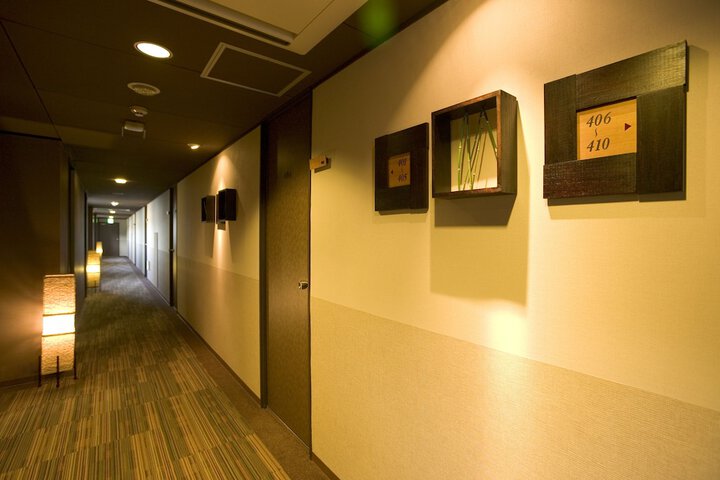 Room 6 of 85