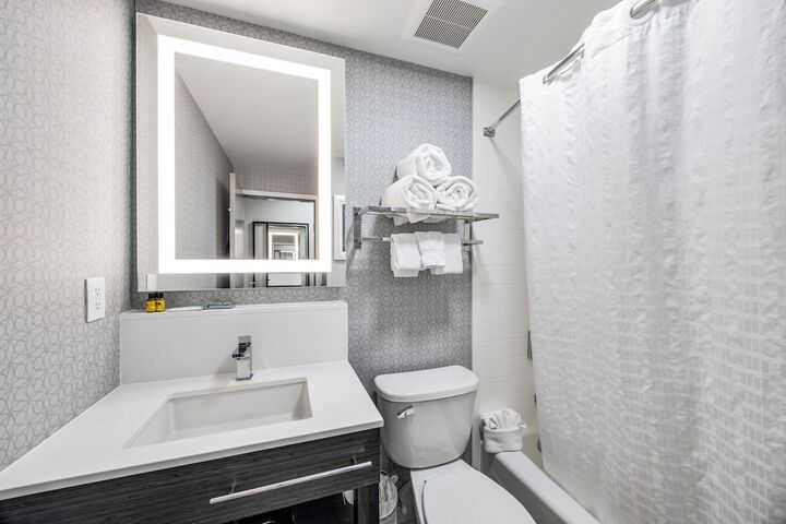 Bathroom sink