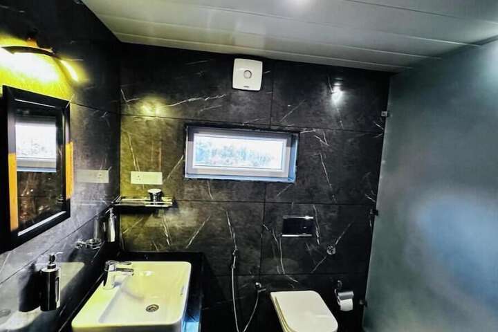 Room 7 of 11