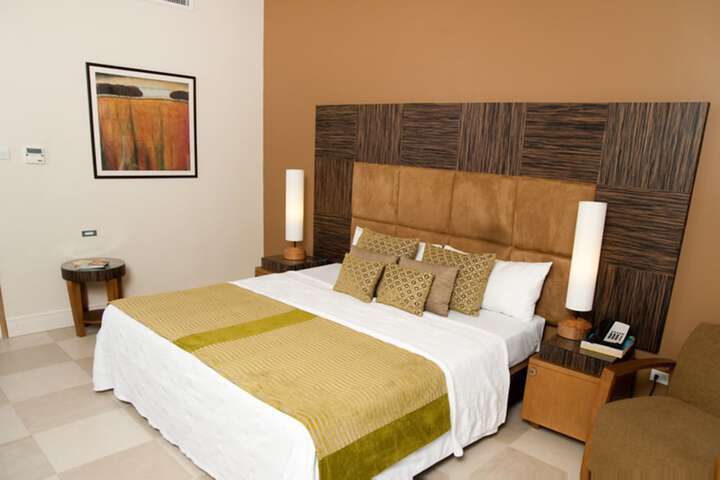 Room 5 of 16