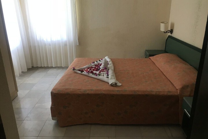 Room 4 of 15