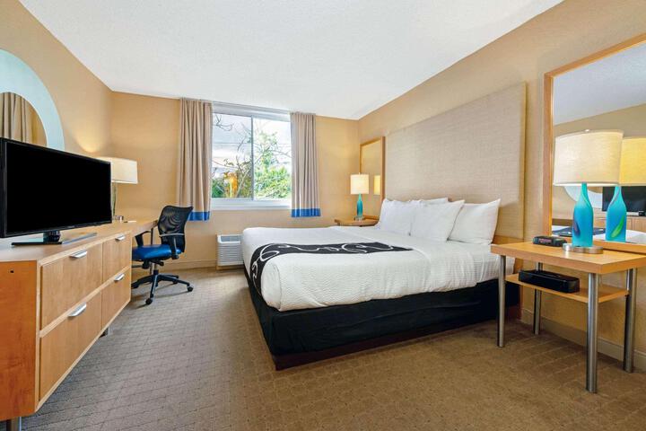 1 King Bed (1 of 5)