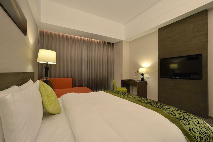 Room 13 of 50