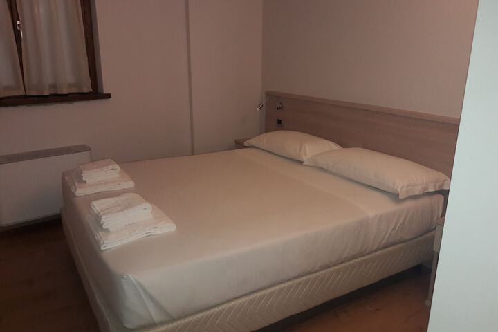 Room 9 of 35