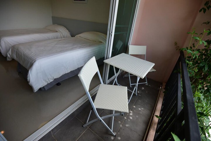 Room 8 of 25