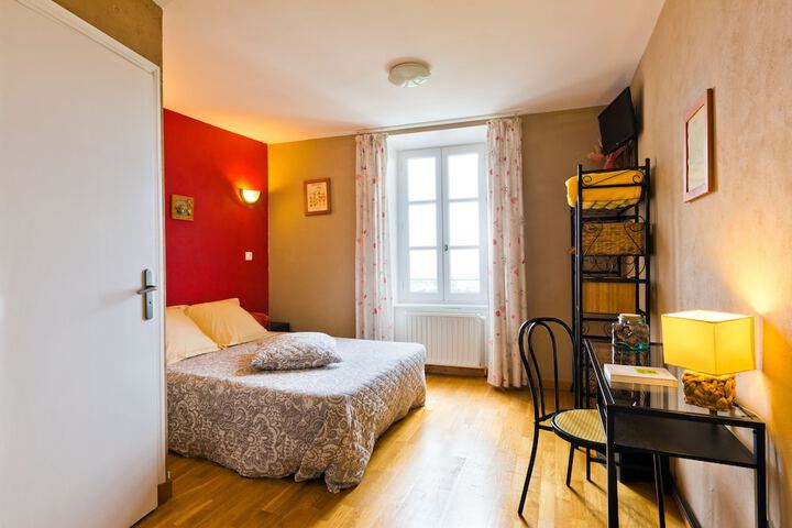 Room 8 of 18