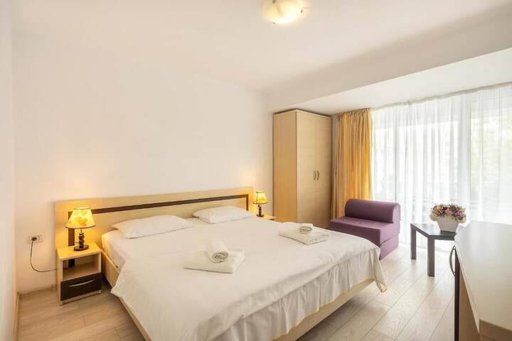 Room 9 of 19