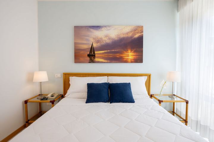 Room 32 of 83