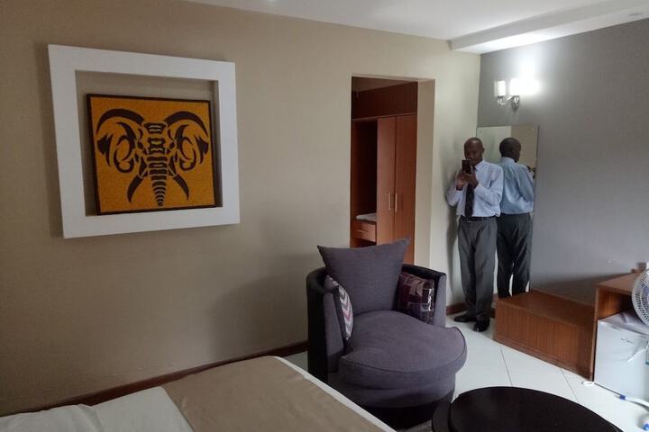 Room 6 of 55